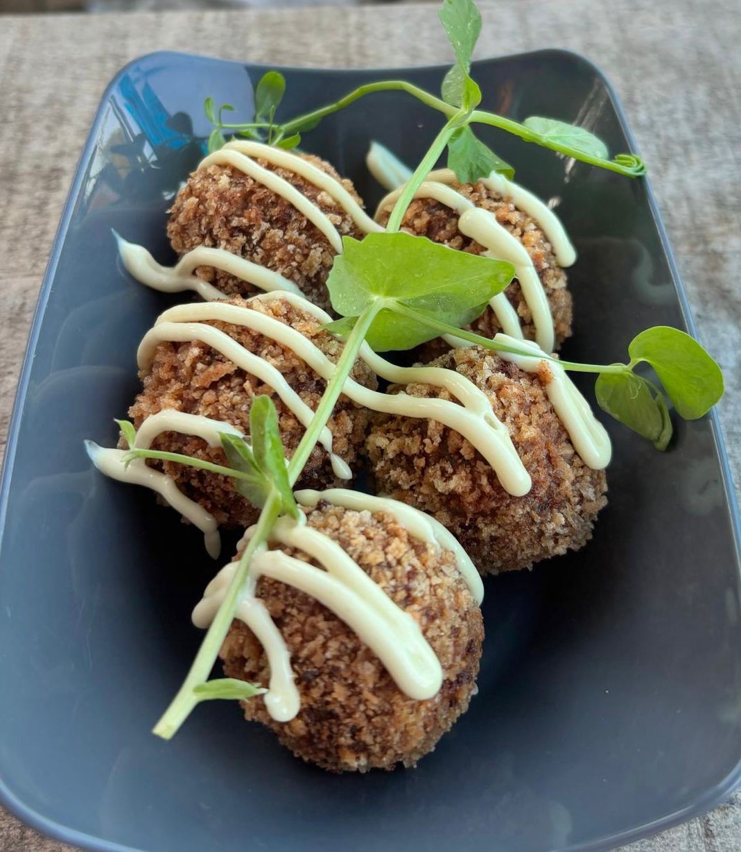 Saki's Bites 'n Burgers