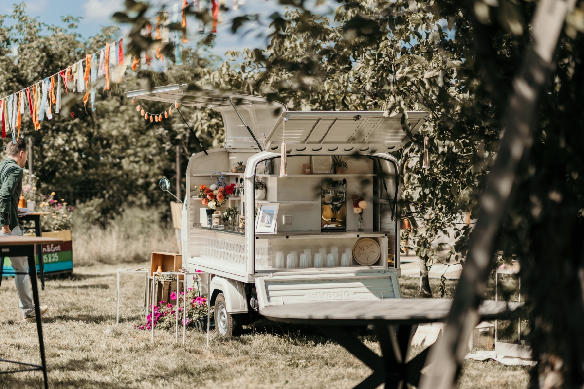 NEST - Bar on Wheels