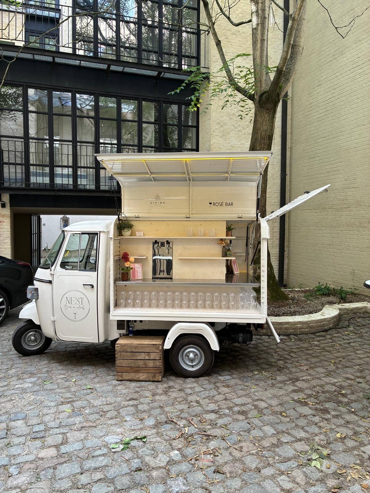NEST - Bar on Wheels