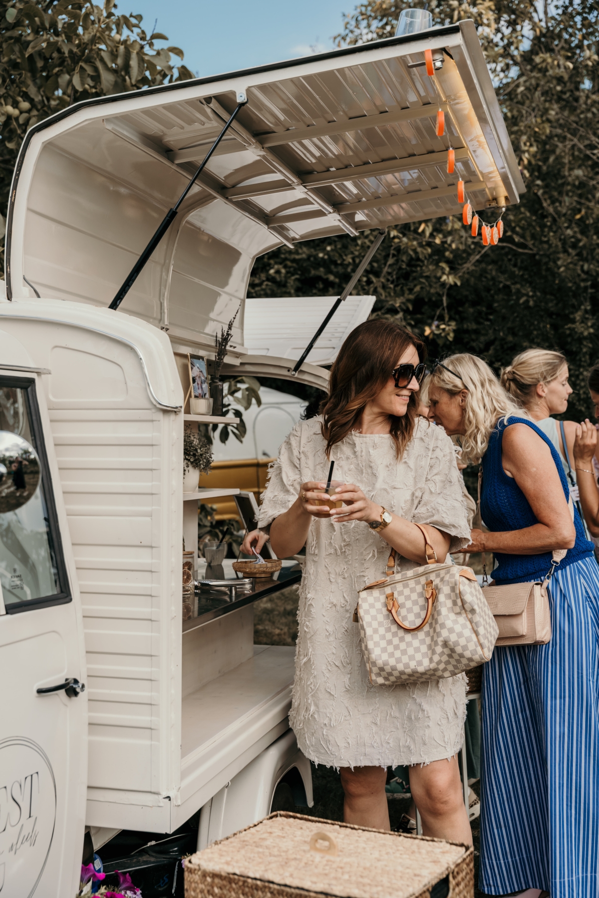 NEST - Bar on Wheels