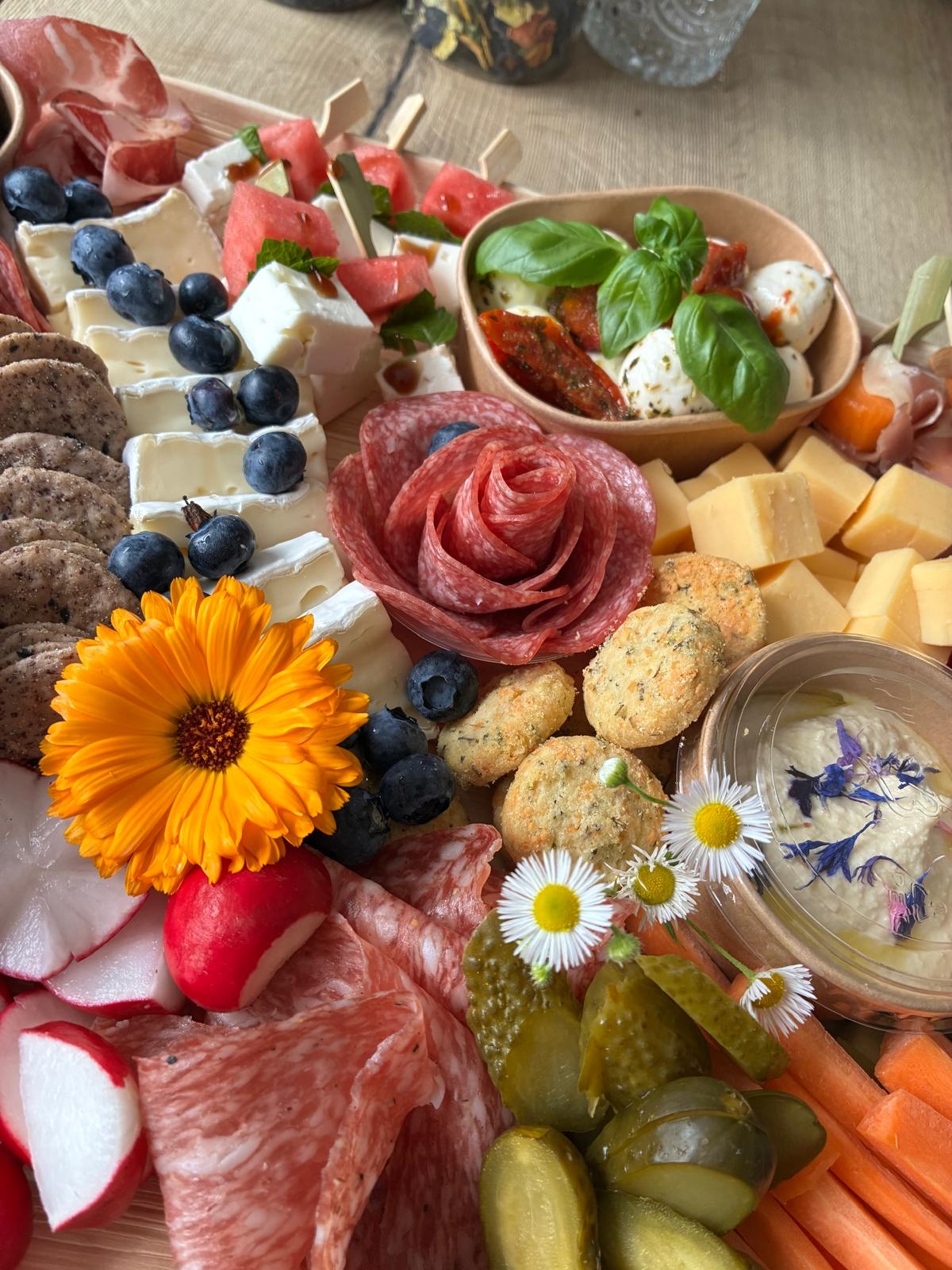 NEST - Bar on Wheels