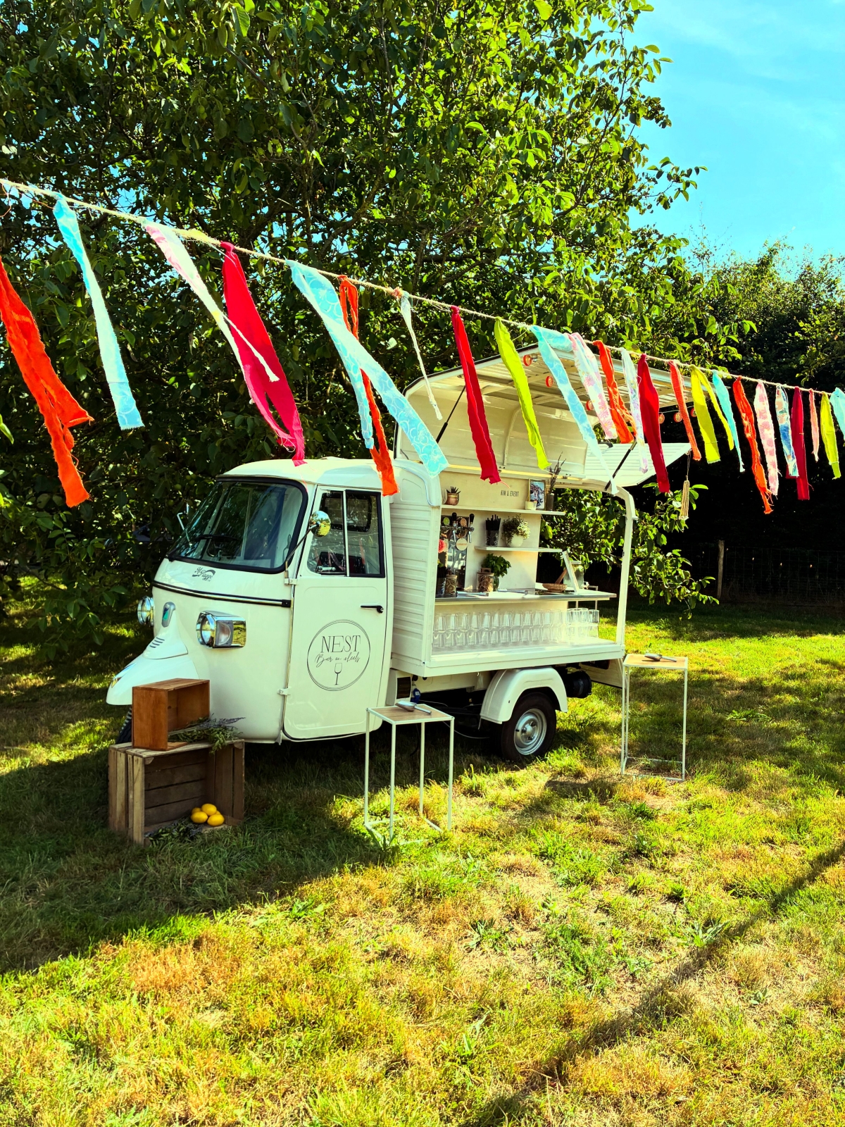 NEST - Bar on Wheels