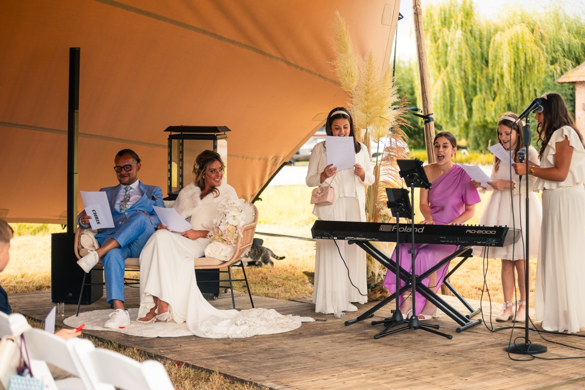 Charlotte Canoot Live Music