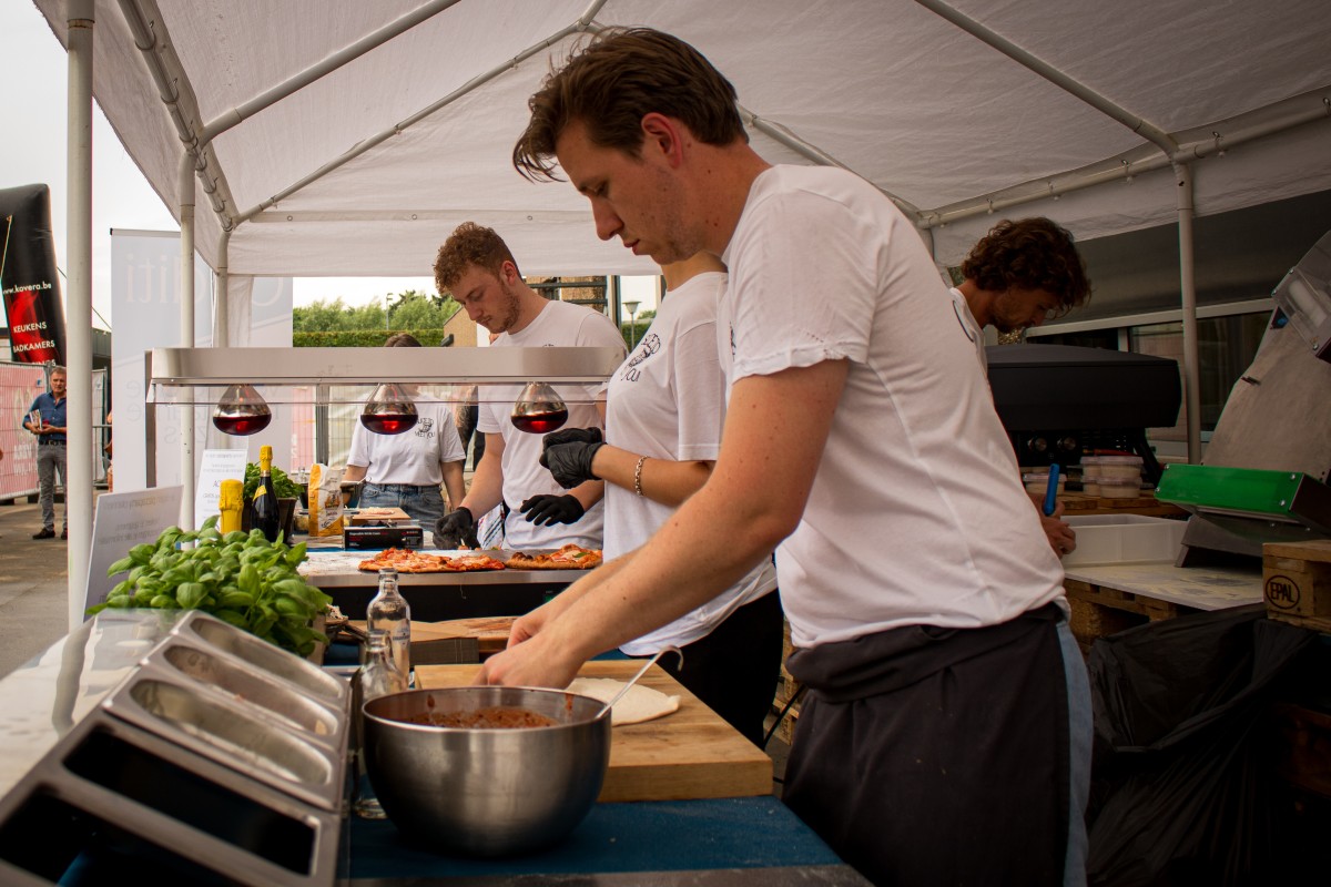 Goditi - Backyard Dining