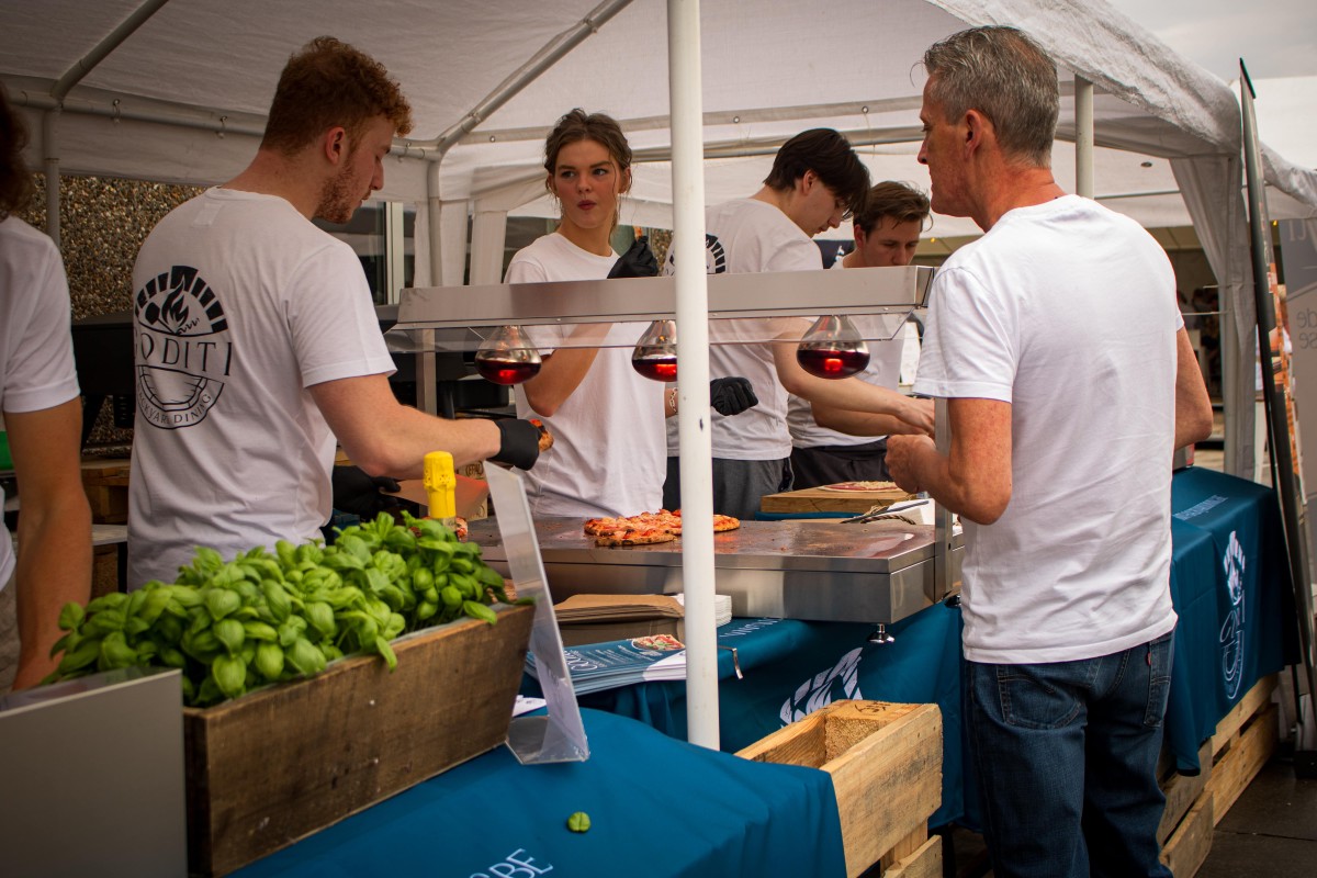 Goditi - Backyard Dining