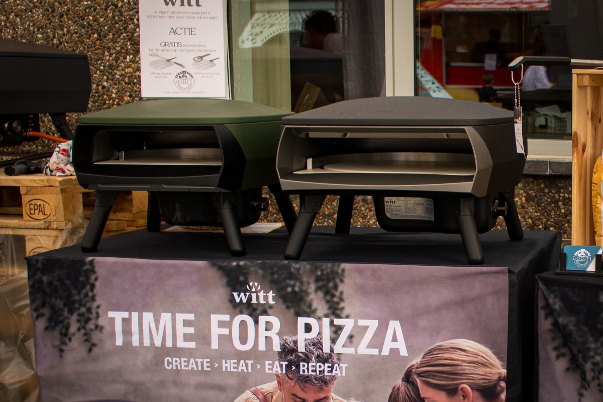 Goditi - Backyard Dining