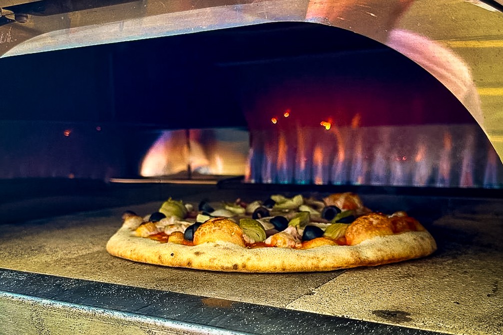 Goditi - Backyard Dining