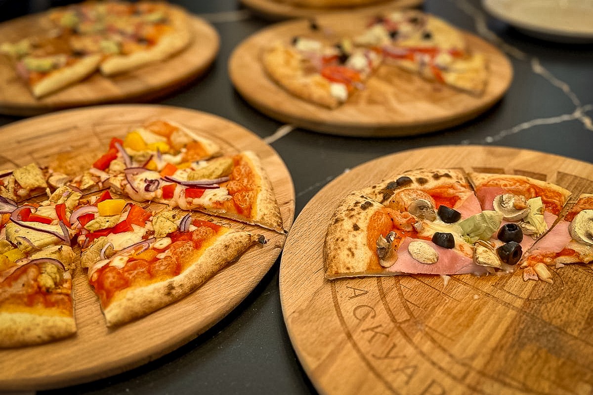 Goditi - Backyard Dining