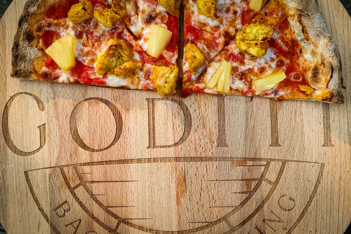 Goditi - Backyard Dining