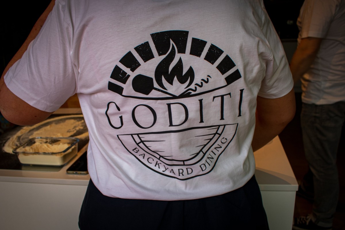 Goditi - Backyard Dining