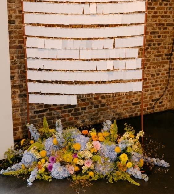 Bloemdecoratie op de grond