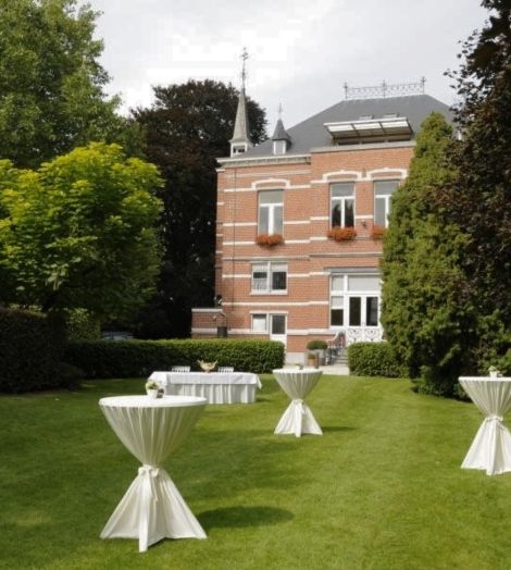 Buitenkant tuin van trouwlocatie De Venkel