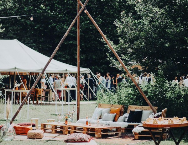 Trouwen in een tent. Waar moet je aan denken?