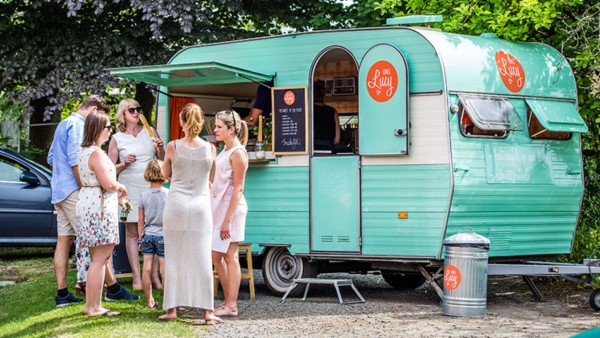 Catering op wieltjes: de 5 leukste soorten foodtrucks voor je lente- of communiefeest