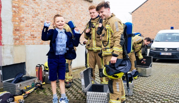 Zo bereid je je kind voor op een communie- of lentefeest: tips van een professionele fotograaf