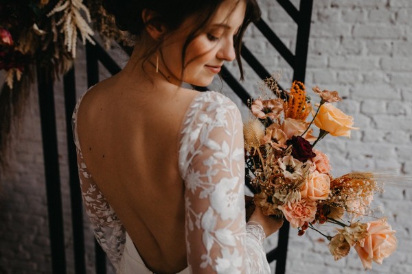 Aardse tinten, in een industriële setting en een ongedwongen sfeer. Deze shoot zal je zeker inspireren!