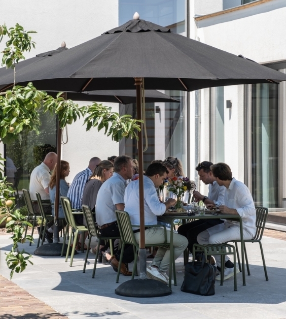 Eettafel buiten Fabriek 61