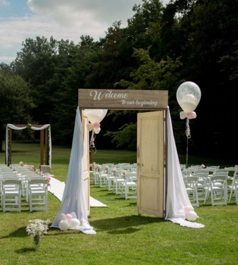 Hof Van Beatrijs decoratie trouwceremonie buiten