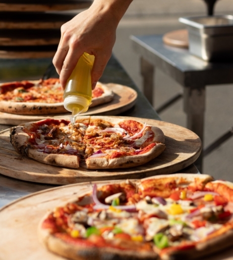 Pizza uit de houtoven op een trouwfeest