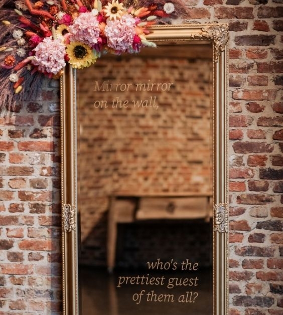 Spiegel met bloemen huwelijk decoratie
