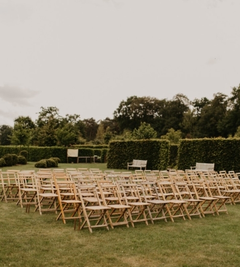 Stoelen ceremonie opstelling De Kleine Boerderij Merksplas