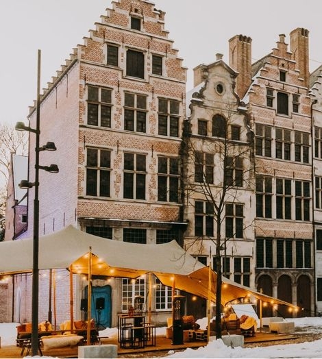 Tent buiten in de sneeuw Tienda Events