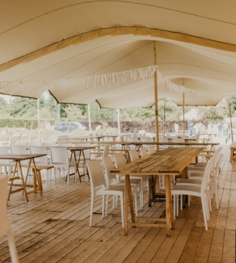 Tent buiten trouwlocatie De Kleine Boerderij Merksplas