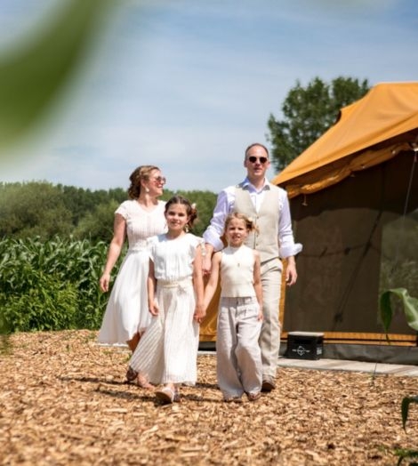 Trouwlocatie met overnachting op maïsveld