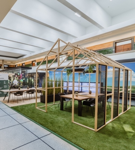 Vergaderlocatie tafels in houten huisje decor Greenville