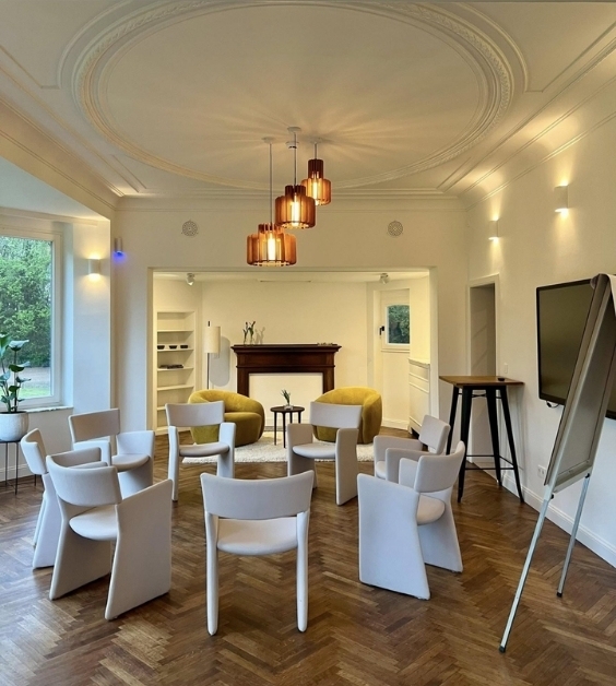 Vergaderruimte in cirkel opgesteld Villa Fraipont