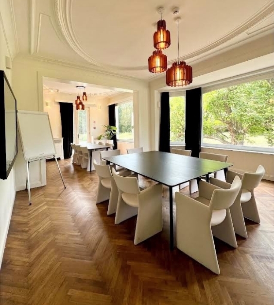 Vergaderruimte in het groen Villa Fraipont in Mol